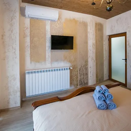 Guest & Peychin / & студио пейчин *