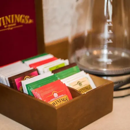 Guest & Peychin / & студио пейчин *