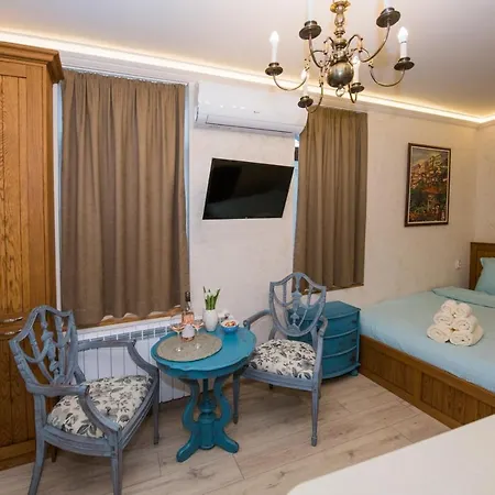 Guest & Peychin / & студио пейчин アパート *